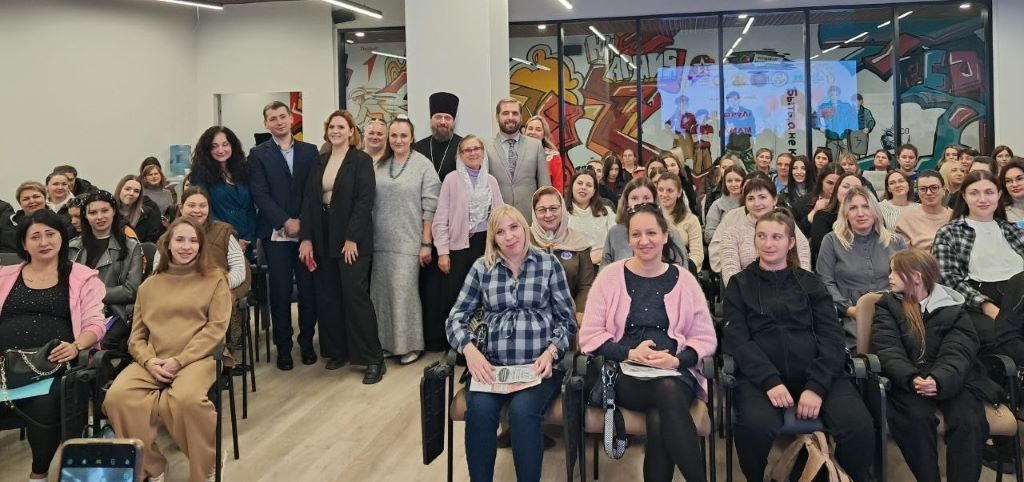 Луганск чествует семьи, ожидающие пополнения