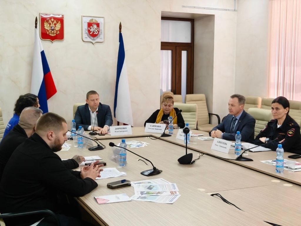 Как уберечь детей от опасностей сети? В Крыму ищут решения