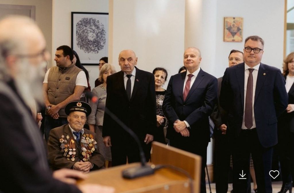Память и подвиг: в Ереване представили выставку к 80-летию освобождения Крыма