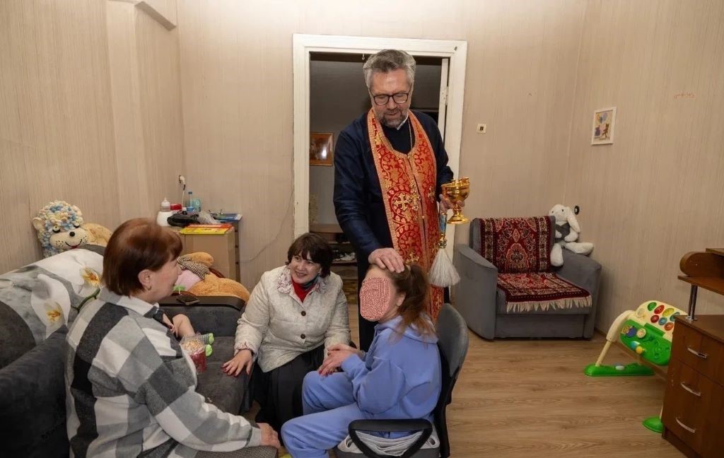 Пасхальная эстафета добра: В гостях у «особенных» семей (Тульская область)
