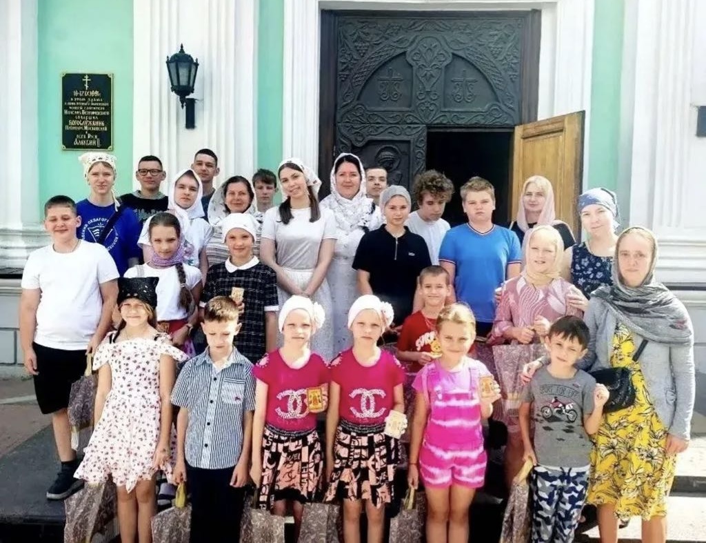 Молебен перед началом учебного года и подарки от сестричества «Юницы» (Белгородская область)