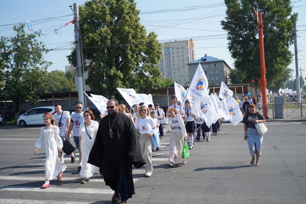 Кемеровчане приняли участие в Параде семьи