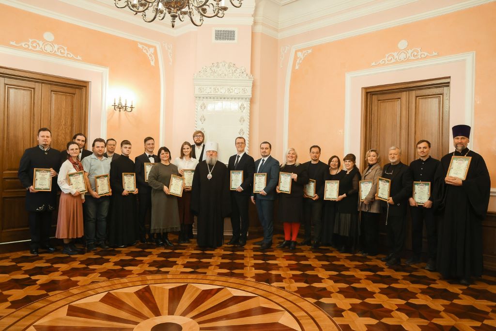Глава Красноярской митрополии наградил участников и организаторов концерта памяти святителя Тихона