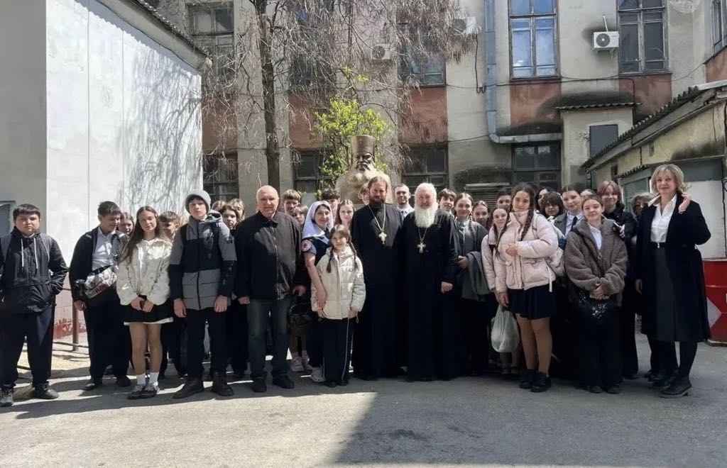 Юные крымчане поддержали раненых бойцов
