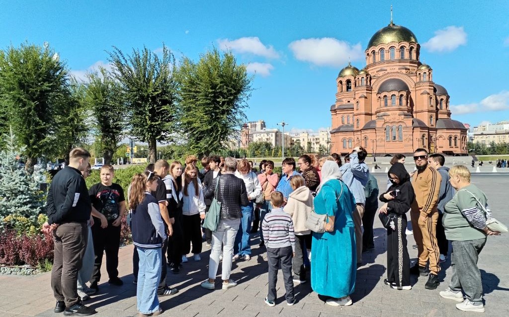 Помнить и гордиться: Незабываемая поездка в Волгоград для ребят Курского приграничья