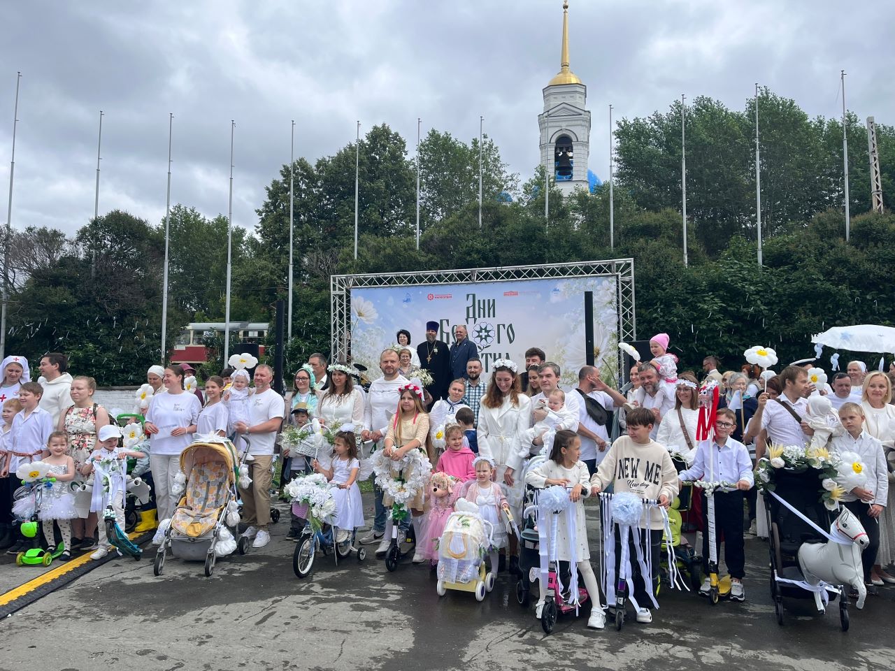 Праздник благотворительности и Парад колясок провели в Екатеринбурге